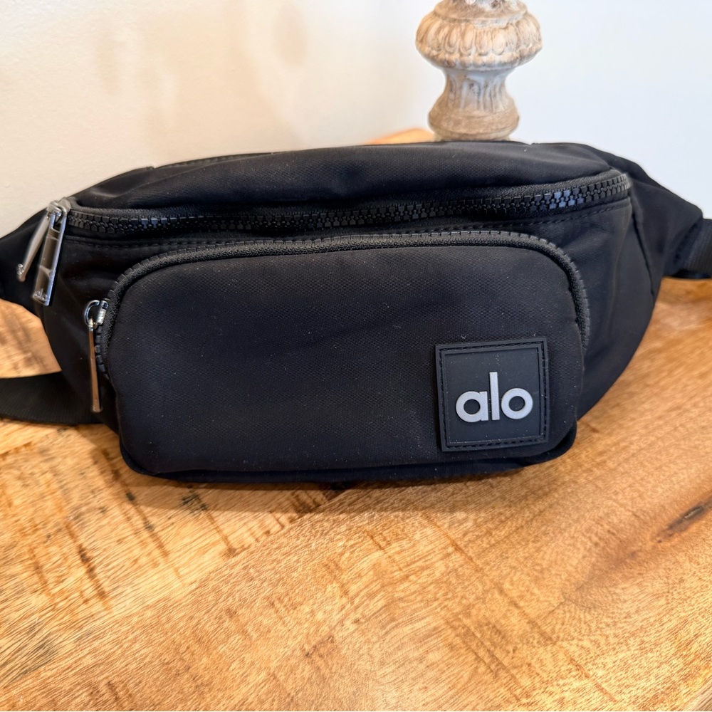 ALO Yoga Black Belt Bag. New without Tags.